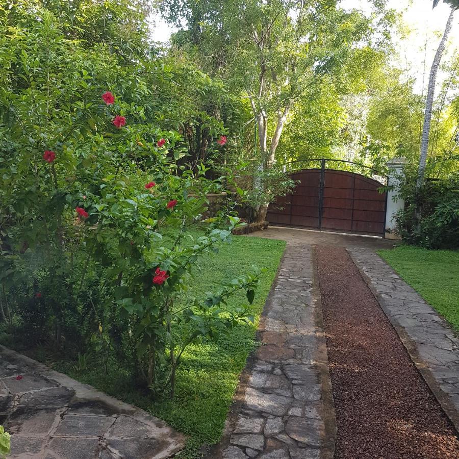 Siriniwasa Luxury Villa With Private Pool Induruwa Εξωτερικό φωτογραφία